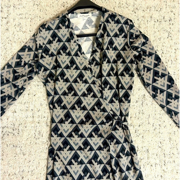 Shabby Apple size 8  NWOT long wrap dress thicker material - Picture 3 of 8